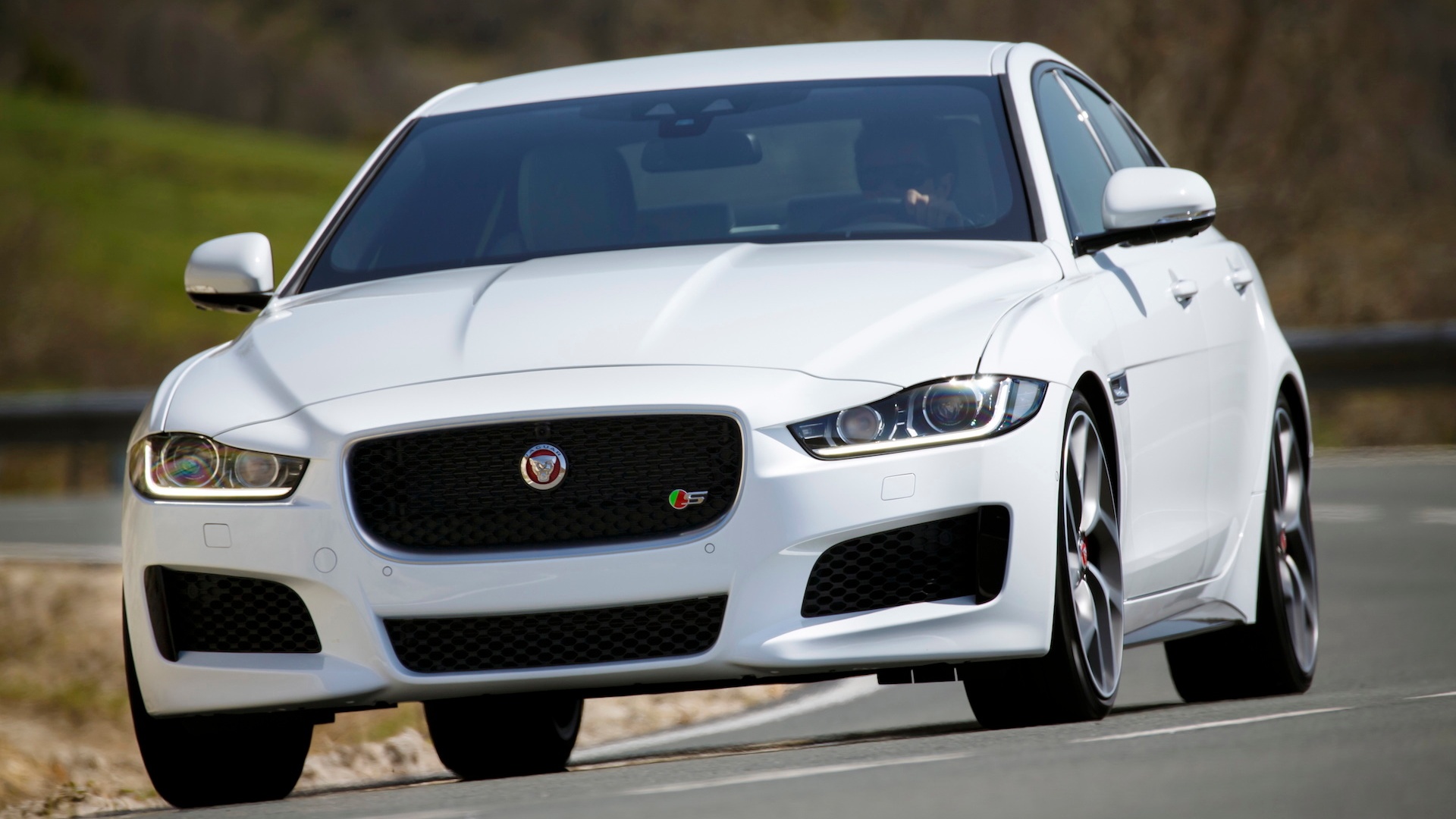 Jaguar xe deals front