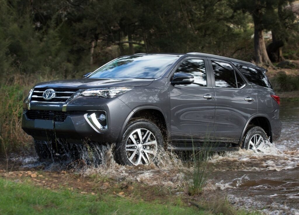 Toyota_Fortuner-Advanture