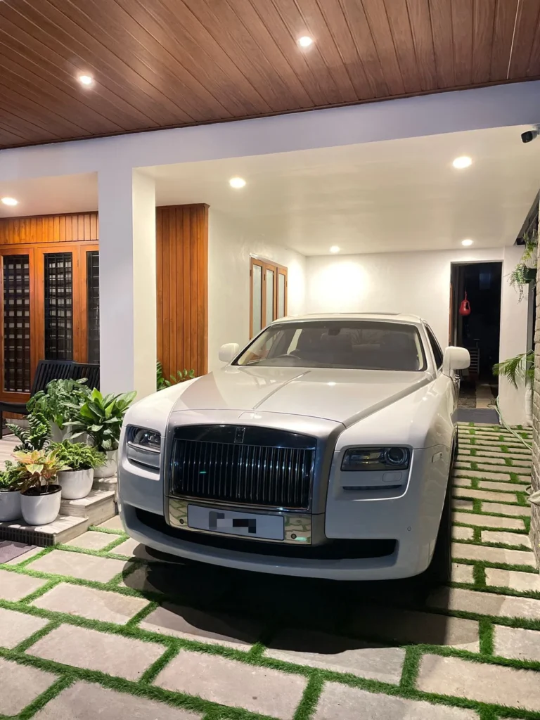 Rolls Royce luxury car rental - Sri Ram Cars Chennai
