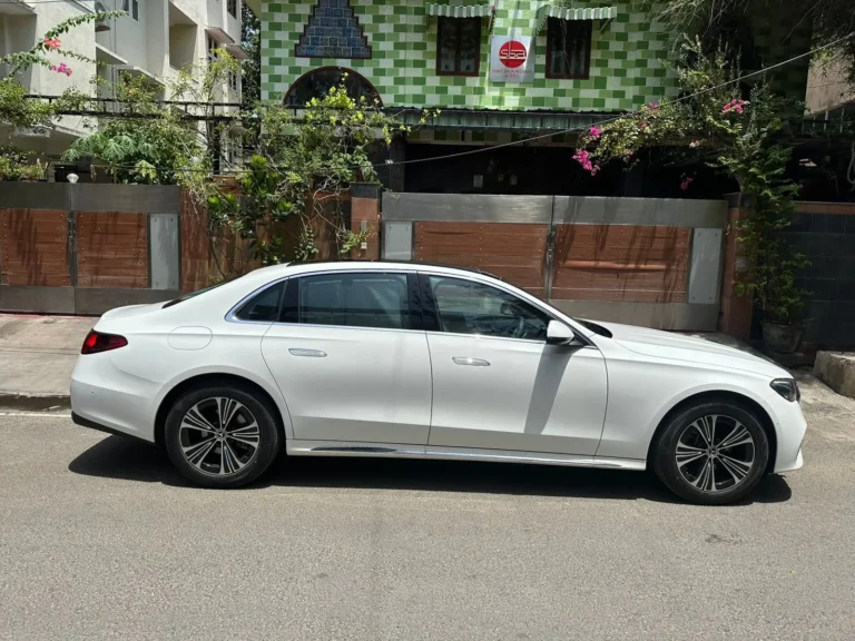 White Mercedes-Benz E-Class from the Sri Ram Cars fleet, Chennai